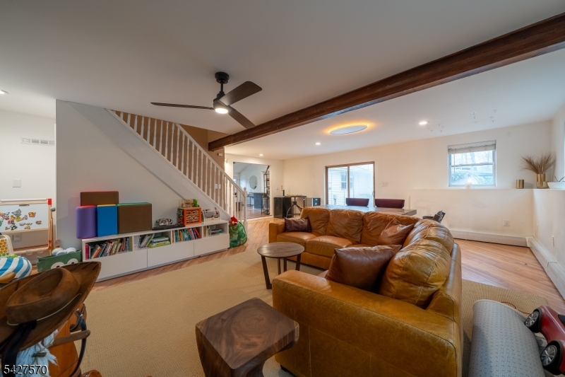 44 Venetian Dr