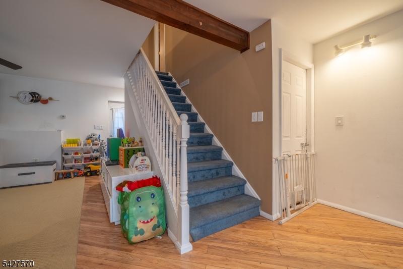 44 Venetian Dr