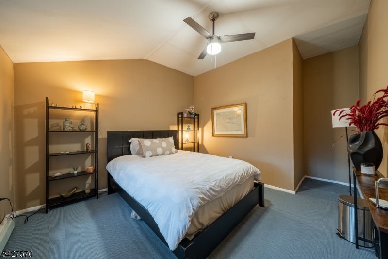 44 Venetian Dr