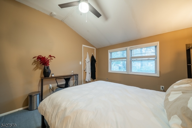 44 Venetian Dr