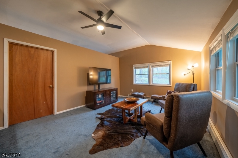 44 Venetian Dr