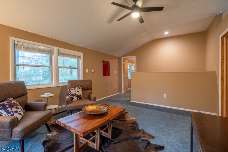 44 Venetian Dr
