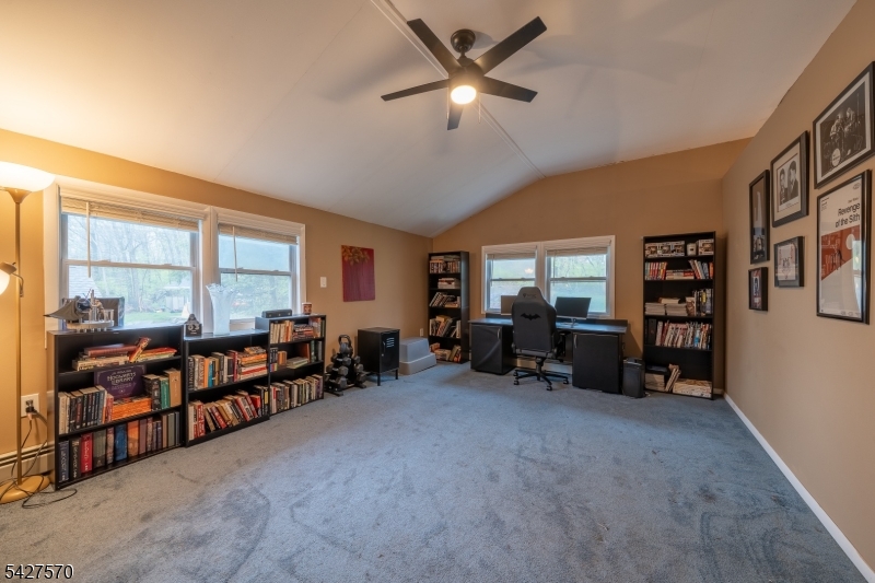 44 Venetian Dr