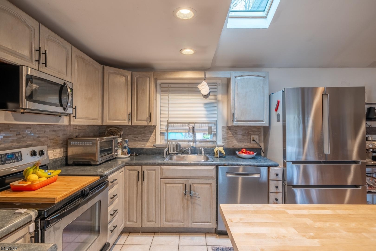 44 Venetian Dr