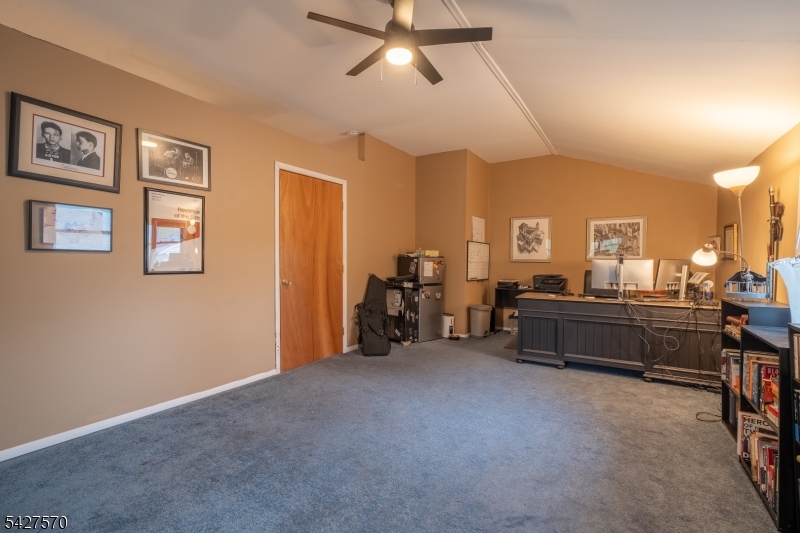 44 Venetian Dr