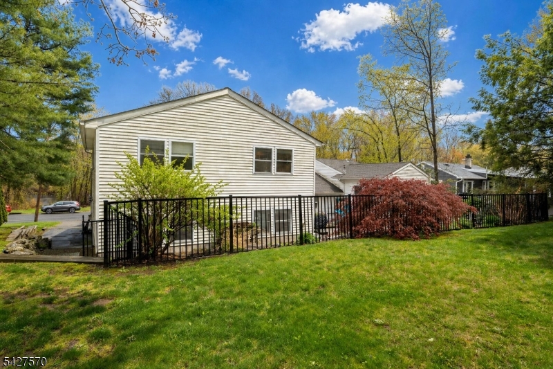 44 Venetian Dr