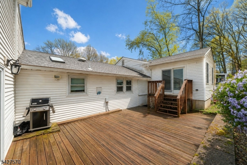 44 Venetian Dr