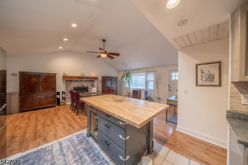 44 Venetian Dr