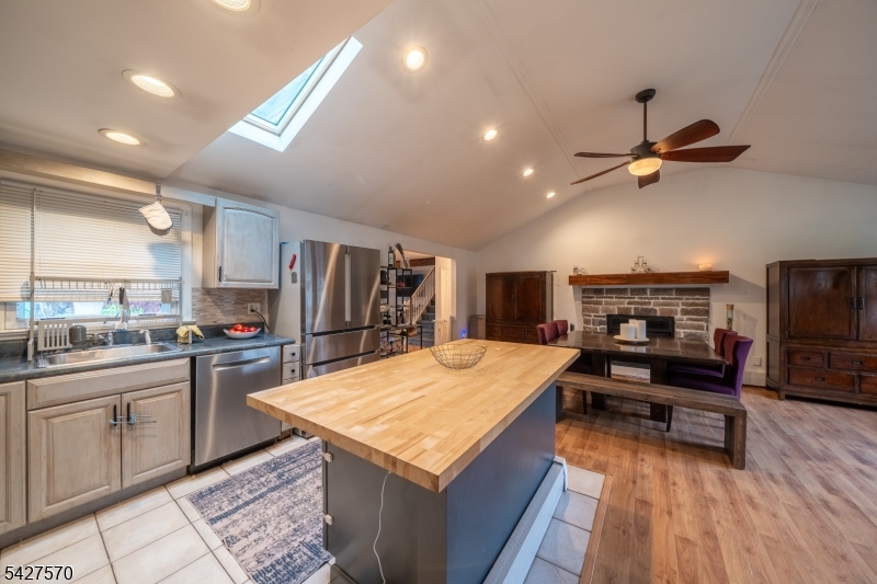 44 Venetian Dr