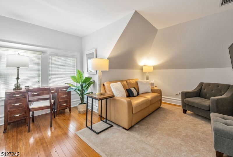 427 Spring Ave