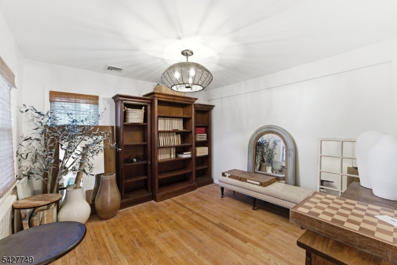 1115 Tuxedo Sq