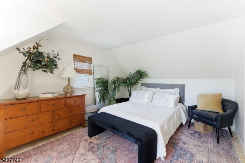 1115 Tuxedo Sq