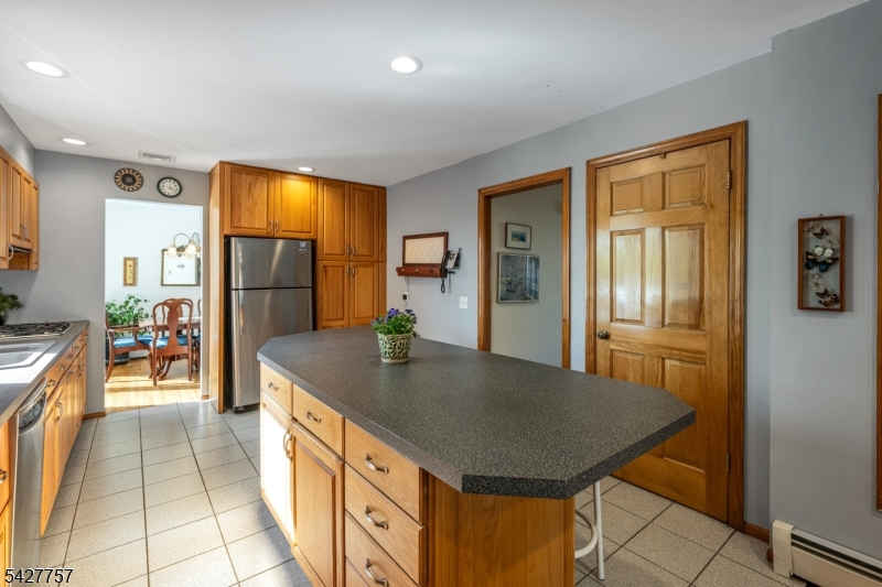 10 Woodmere Rd