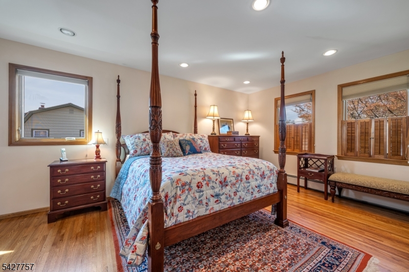 10 Woodmere Rd