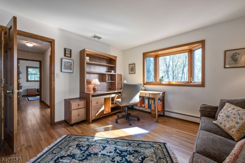 10 Woodmere Rd