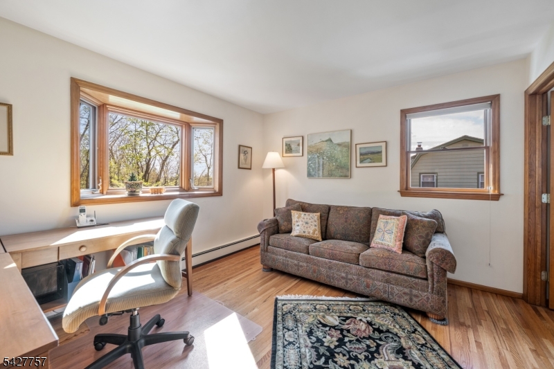 10 Woodmere Rd
