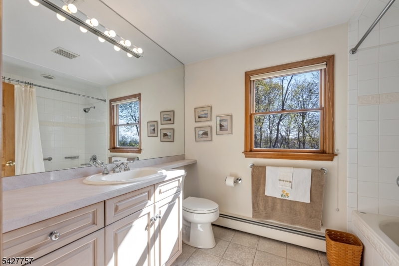 10 Woodmere Rd