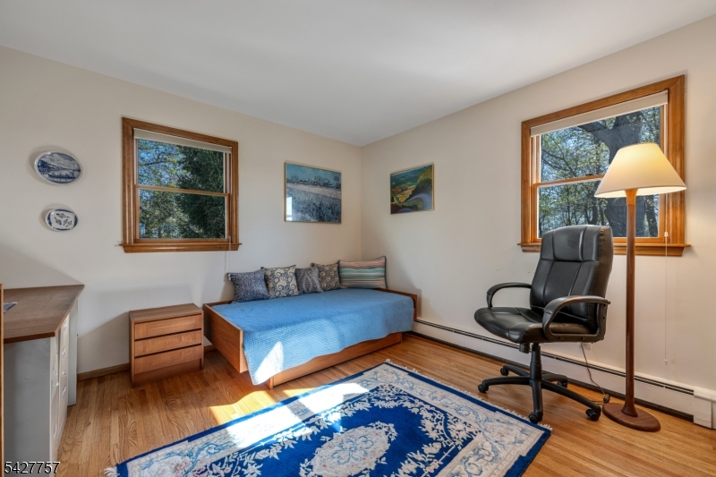 10 Woodmere Rd