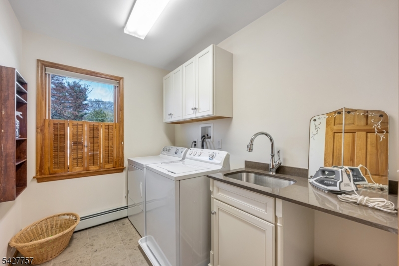 10 Woodmere Rd