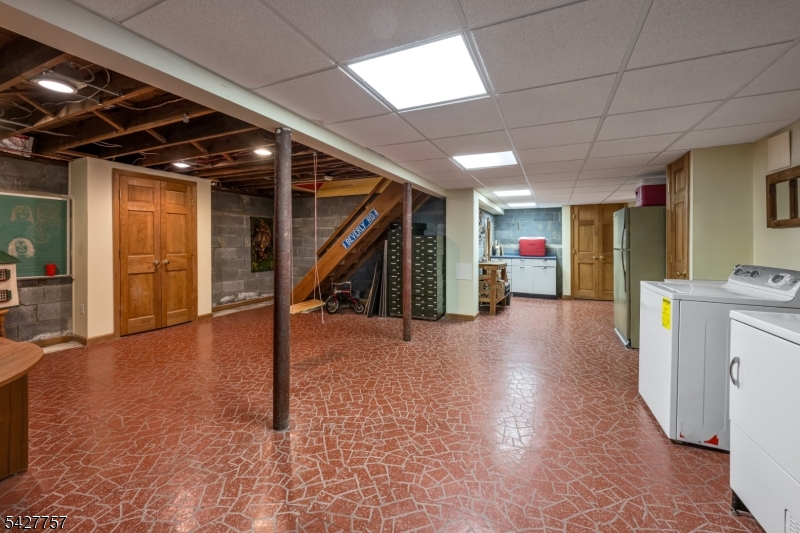 10 Woodmere Rd