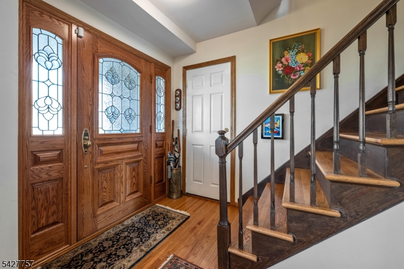 10 Woodmere Rd