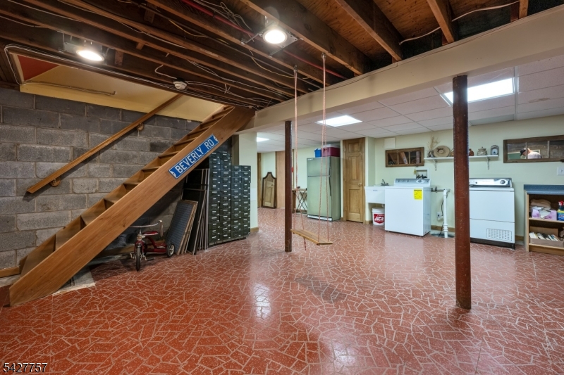 10 Woodmere Rd