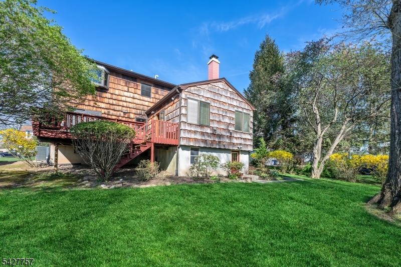 10 Woodmere Rd