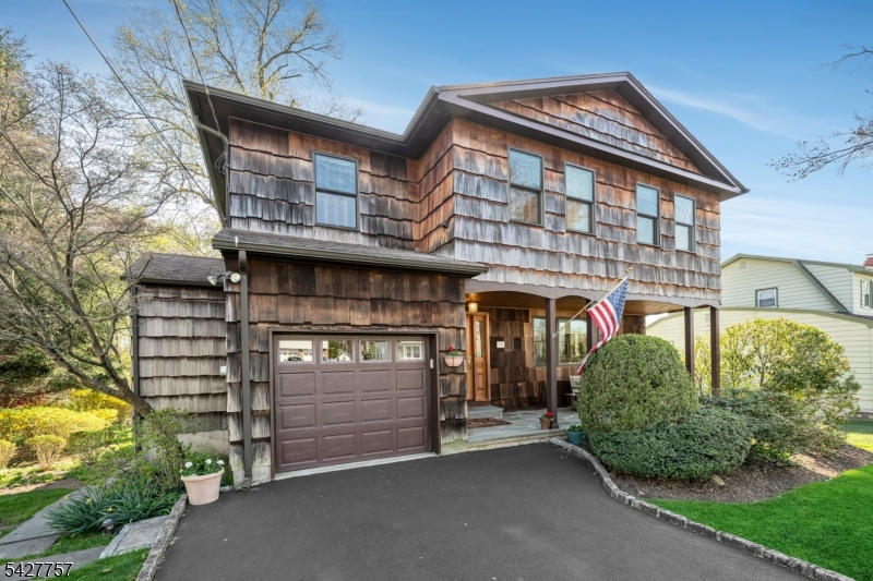 10 Woodmere Rd