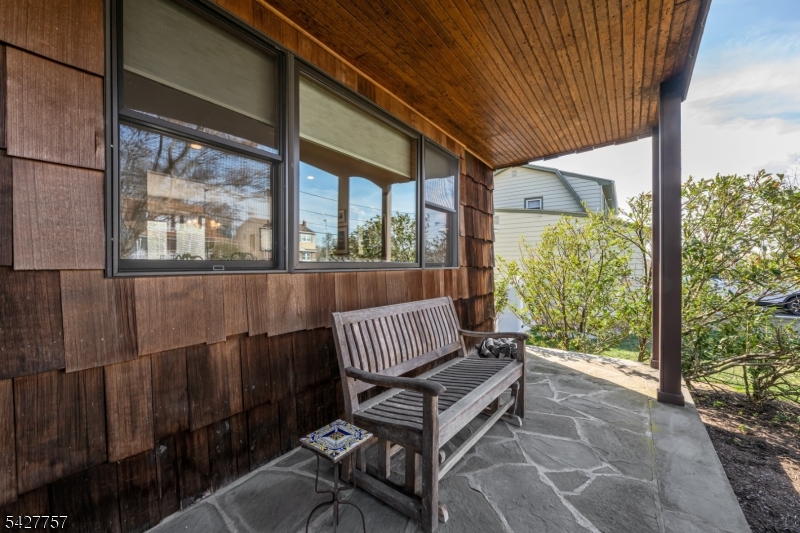 10 Woodmere Rd