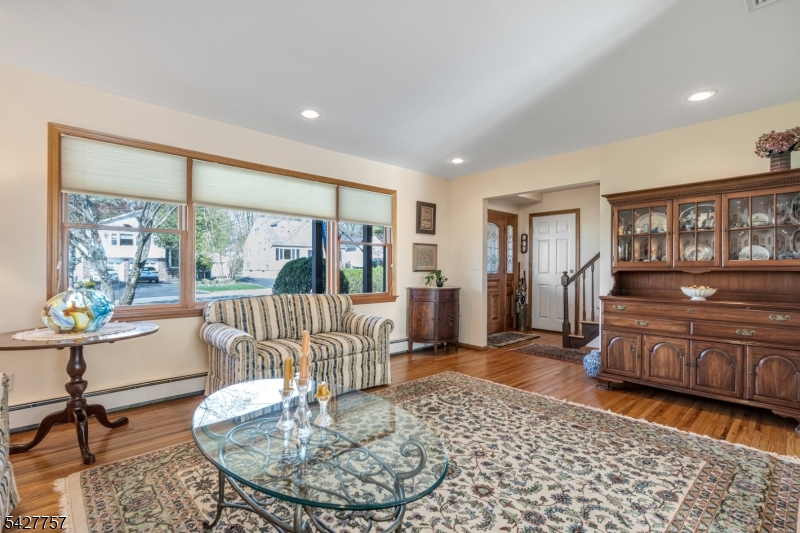 10 Woodmere Rd