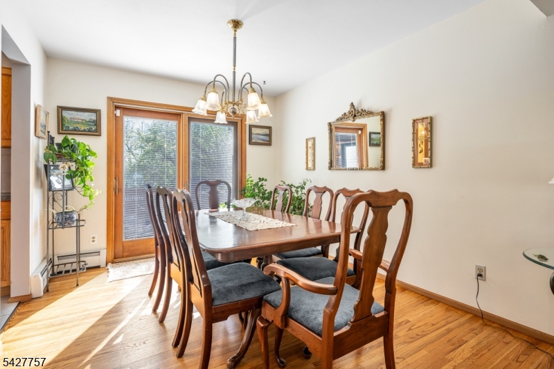 10 Woodmere Rd
