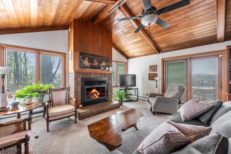 10 Woodmere Rd