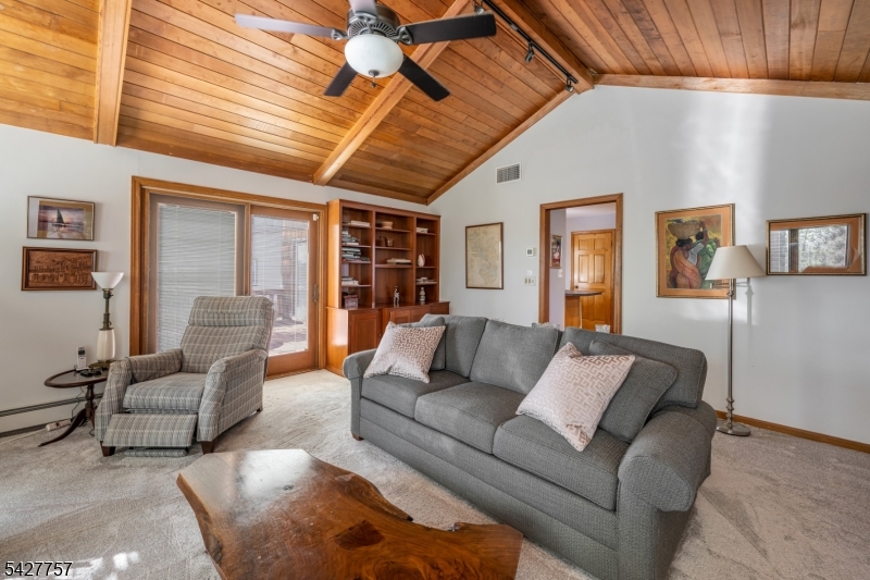 10 Woodmere Rd