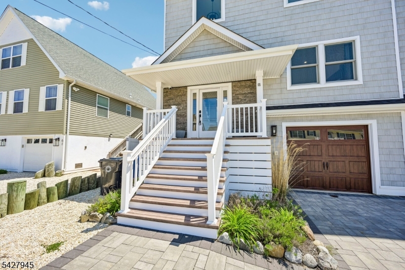 65 Sylvia Ln