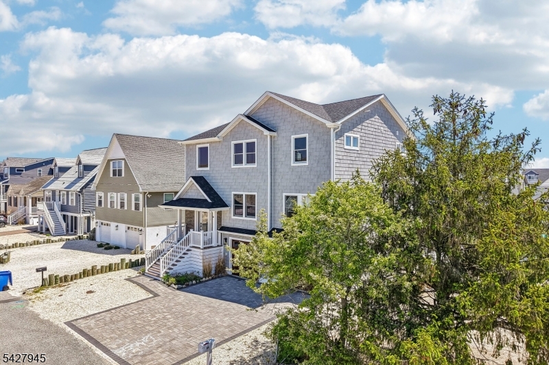 65 Sylvia Ln