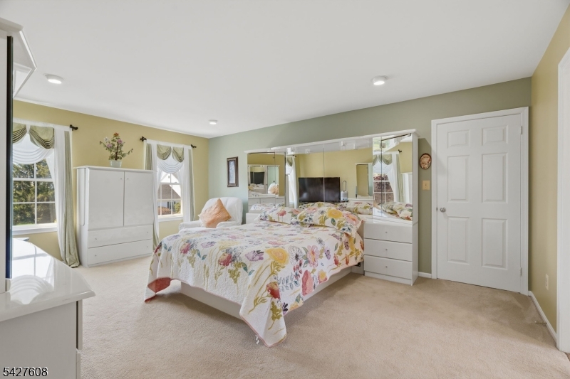 14 Zeller Dr