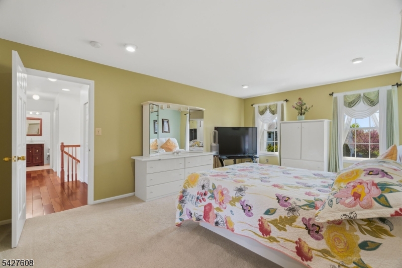 14 Zeller Dr