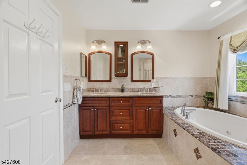 14 Zeller Dr