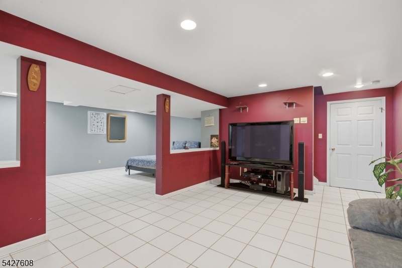 14 Zeller Dr