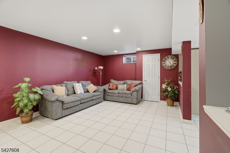 14 Zeller Dr