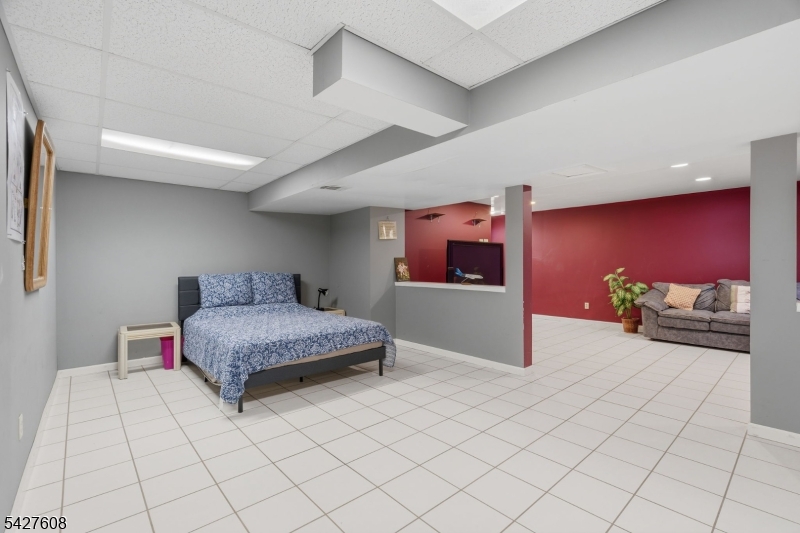 14 Zeller Dr