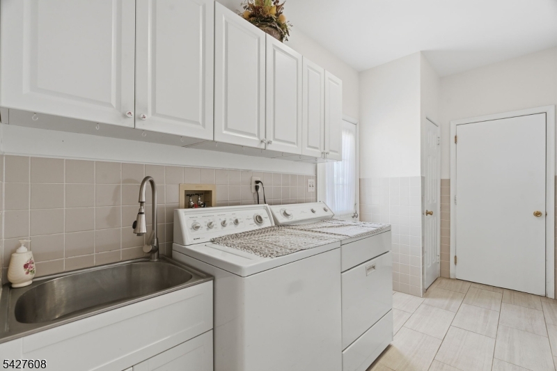 14 Zeller Dr