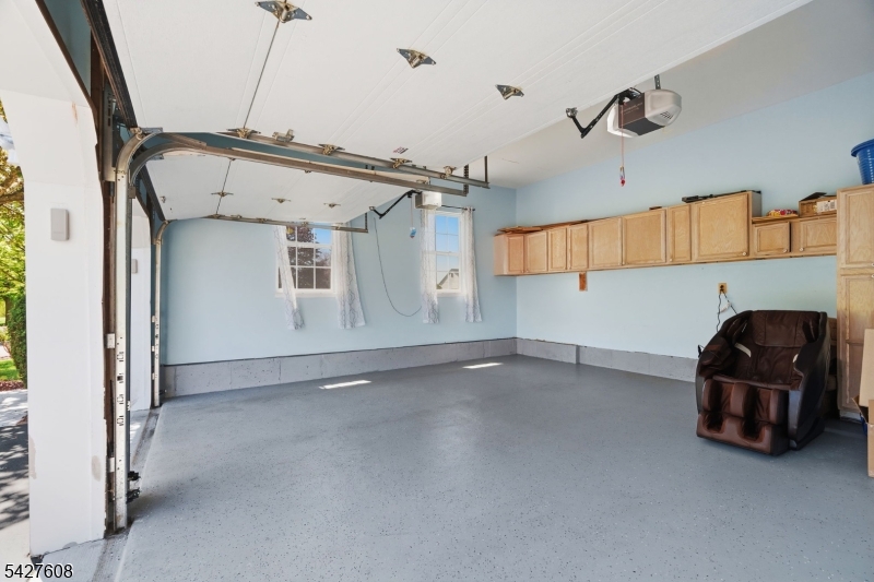 14 Zeller Dr