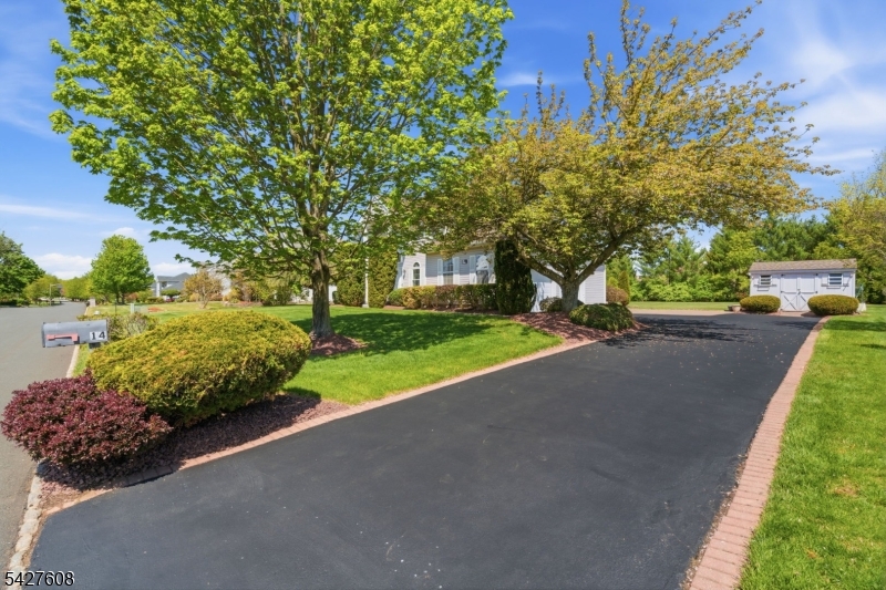 14 Zeller Dr