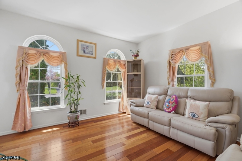 14 Zeller Dr