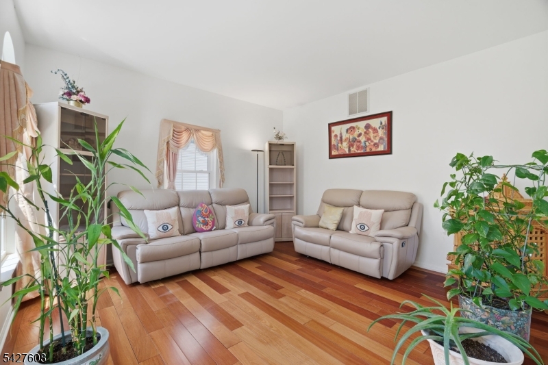 14 Zeller Dr