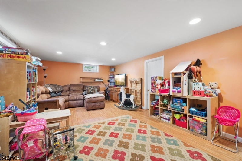 77 Brooklyn Rd