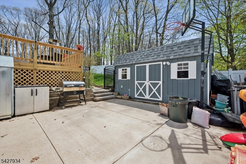 77 Brooklyn Rd