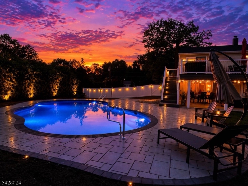 15 Windsor Dr