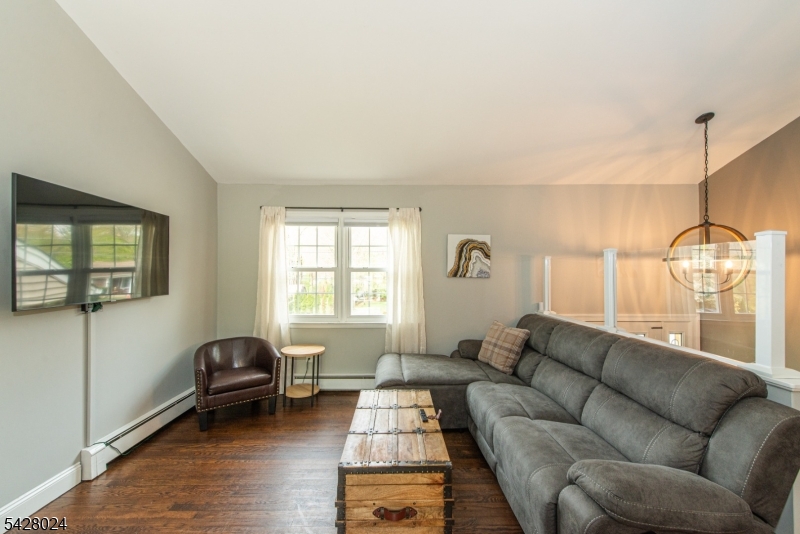 15 Windsor Dr
